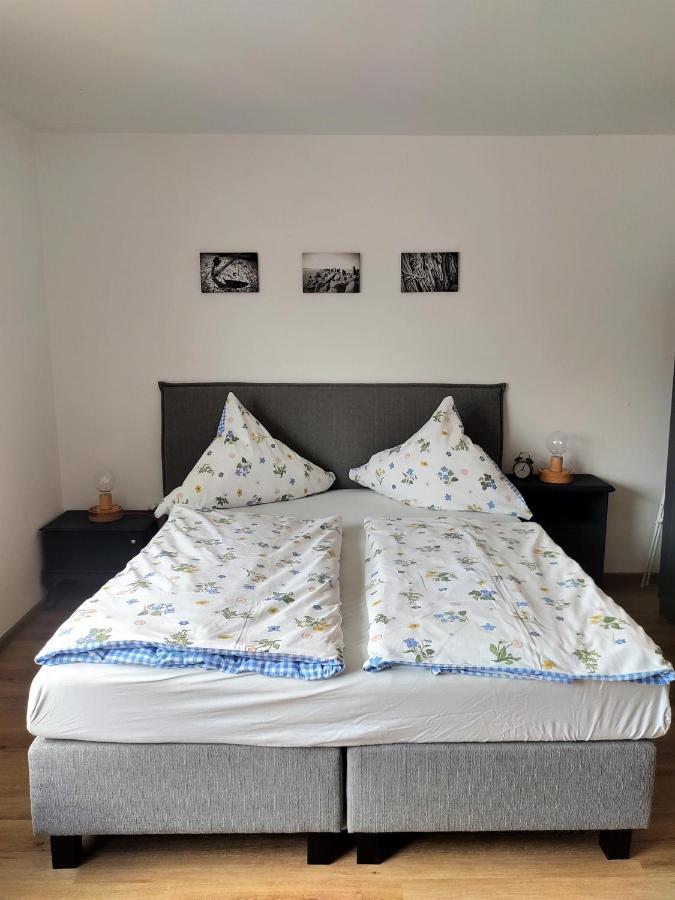 Ferienwohnung Alte Schule Ruhwarden Екстериор снимка